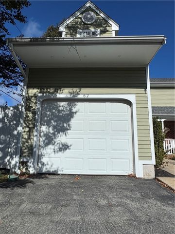 62 Memorial Boulevard, Newport, RI 02840