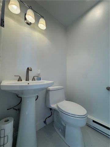 62 Memorial Boulevard, Newport, RI 02840