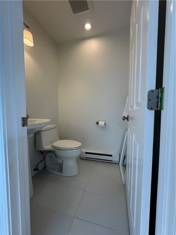 62 Memorial Boulevard, Newport, RI 02840