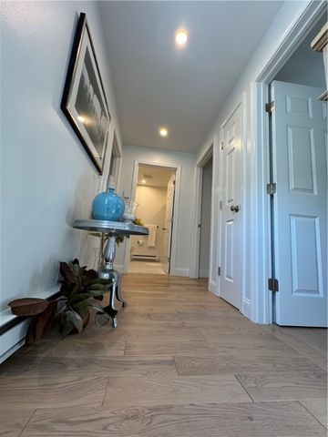 62 Memorial Boulevard, Newport, RI 02840