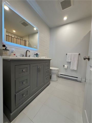 62 Memorial Boulevard, Newport, RI 02840