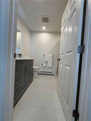 62 Memorial Boulevard, Newport, RI 02840