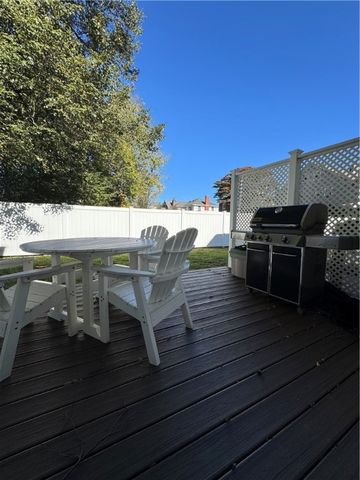 62 Memorial Boulevard, Newport, RI 02840