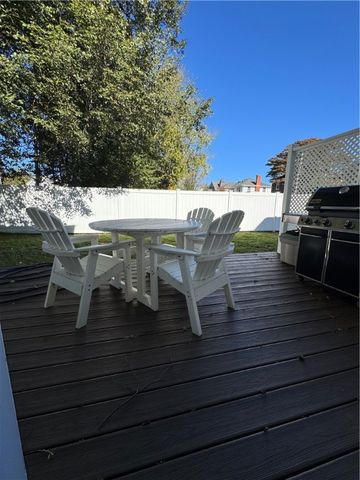 62 Memorial Boulevard, Newport, RI 02840