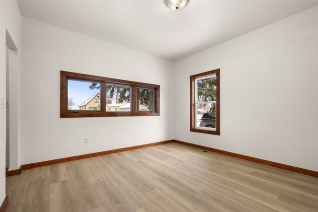 807 8th ST NW, Minot, ND 58703