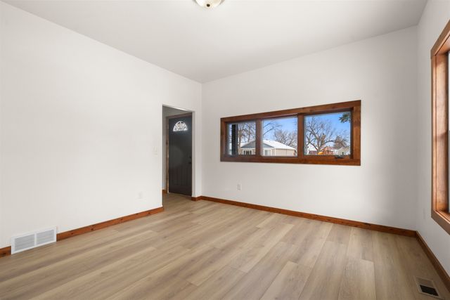 807 8th ST NW, Minot, ND 58703