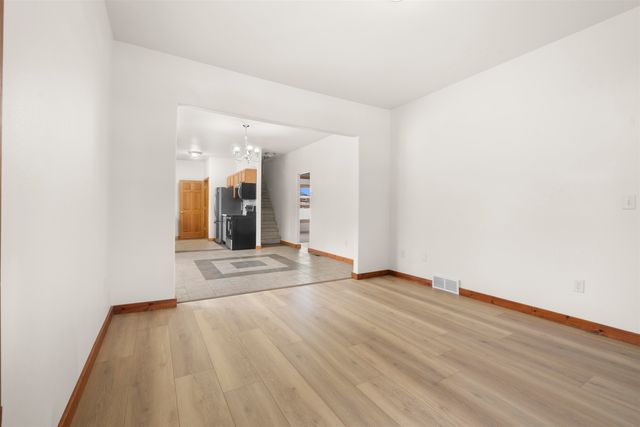 807 8th ST NW, Minot, ND 58703