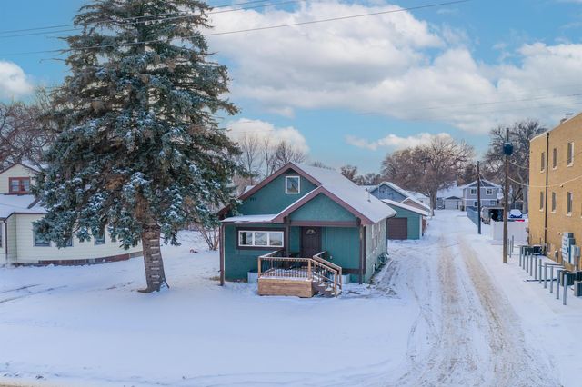 807 8th ST NW, Minot, ND 58703