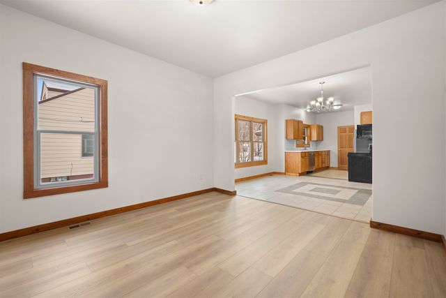 807 8th ST NW, Minot, ND 58703