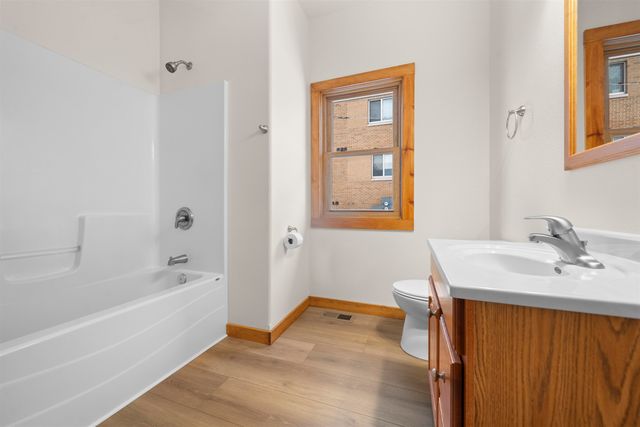 807 8th ST NW, Minot, ND 58703