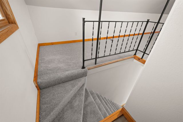 807 8th ST NW, Minot, ND 58703