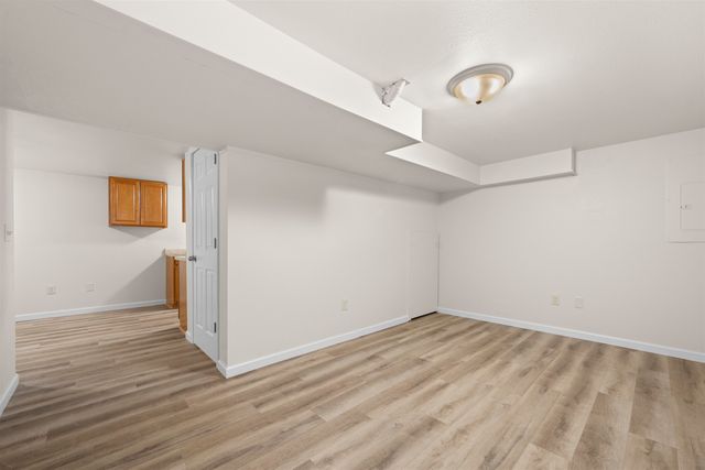 807 8th ST NW, Minot, ND 58703