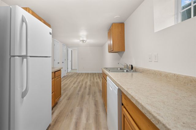 807 8th ST NW, Minot, ND 58703