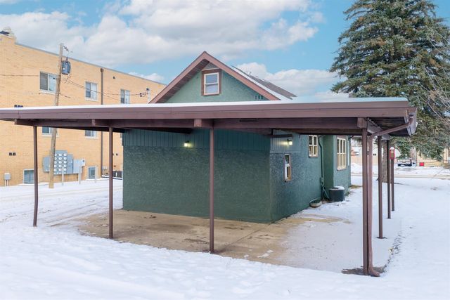 807 8th ST NW, Minot, ND 58703