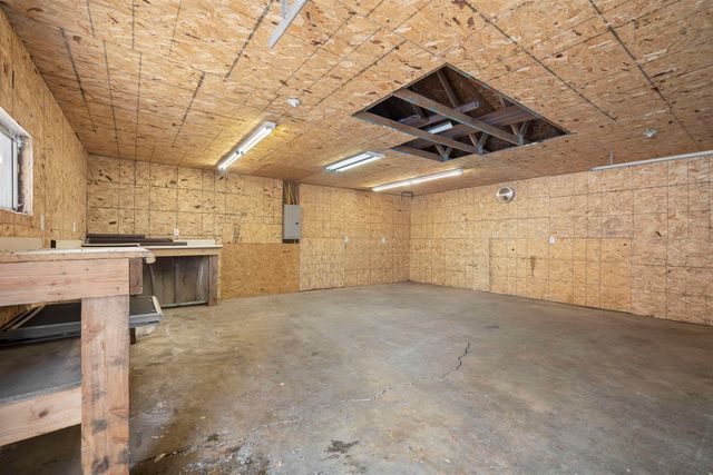 807 8th ST NW, Minot, ND 58703