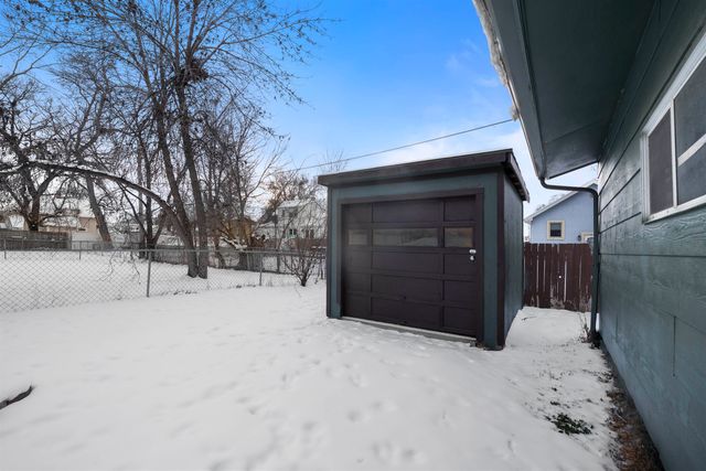 807 8th ST NW, Minot, ND 58703