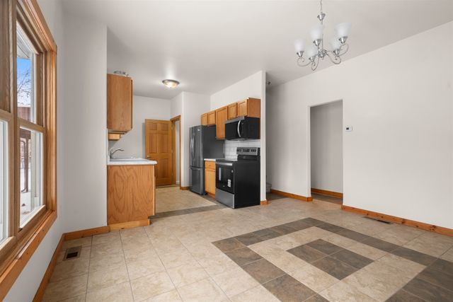 807 8th ST NW, Minot, ND 58703