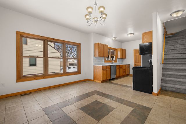 807 8th ST NW, Minot, ND 58703