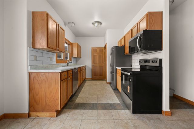 807 8th ST NW, Minot, ND 58703