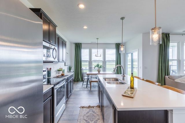 240 Hunters Ridge Drive, Danville, IN 46122
