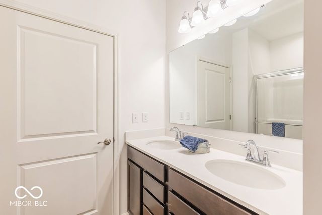 240 Hunters Ridge Drive, Danville, IN 46122