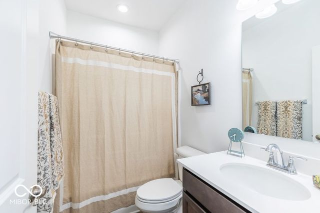 240 Hunters Ridge Drive, Danville, IN 46122