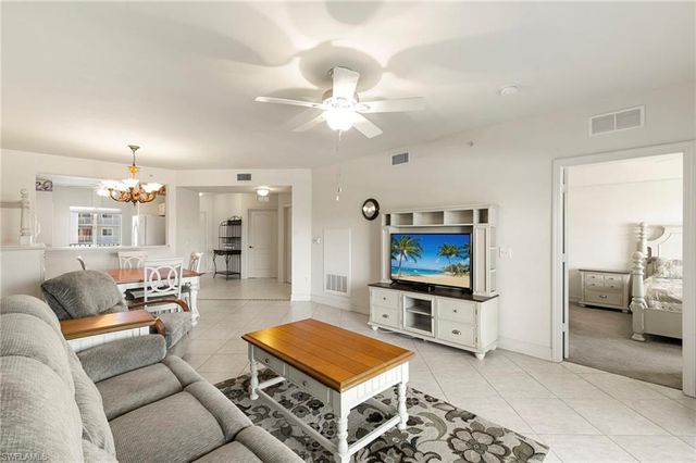 7839 Regal Heron CIR # 205, Naples, FL 34104