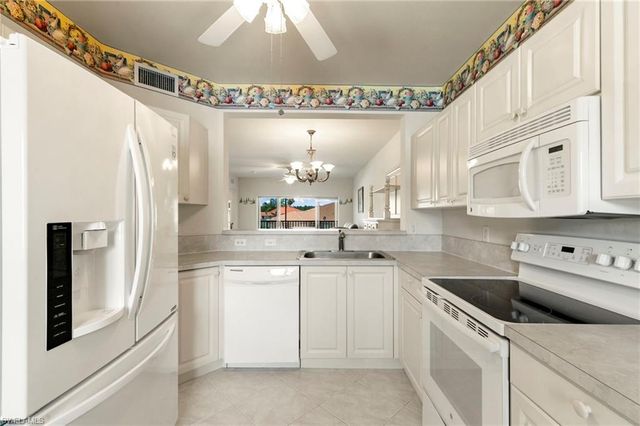 7839 Regal Heron CIR # 205, Naples, FL 34104