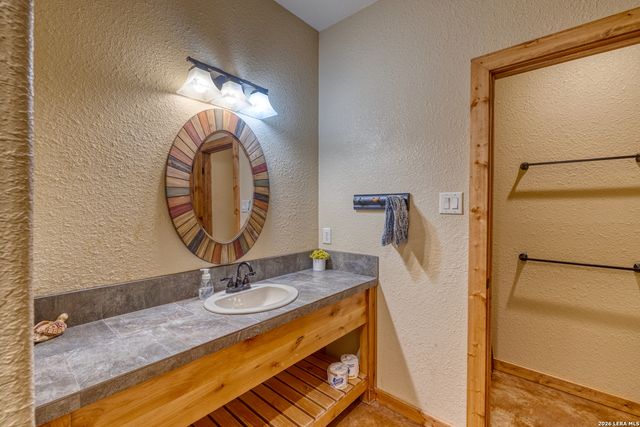 900 Tierra Linda, Concan, TX 78838