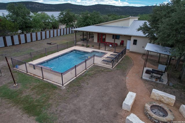 900 Tierra Linda, Concan, TX 78838