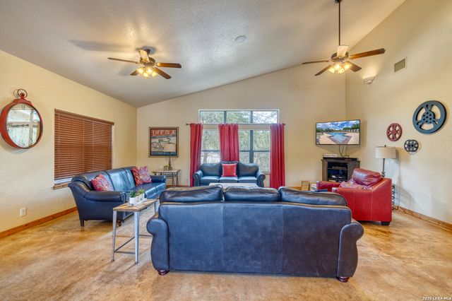 900 Tierra Linda, Concan, TX 78838