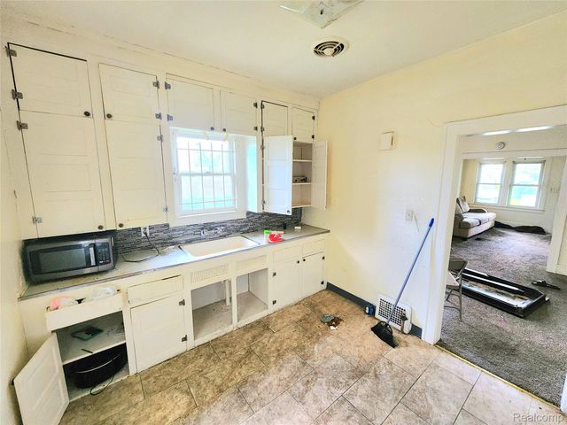 19120 Orleans Street, Highland Park, MI 48203