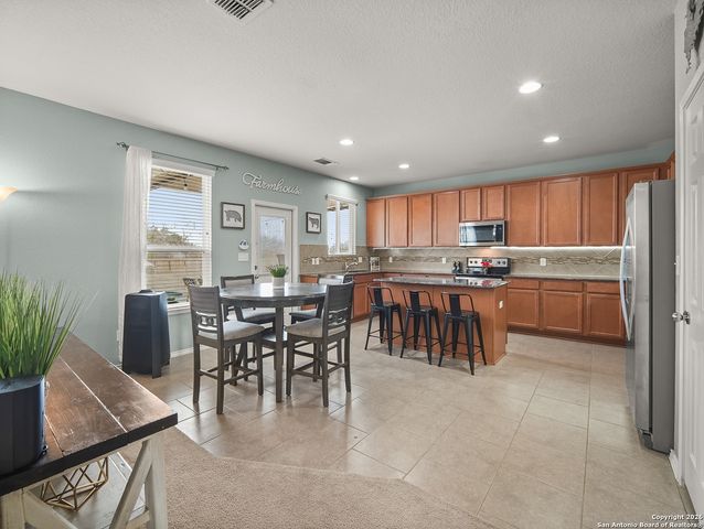 102 Texas Thistle, New Braunfels, TX 78130