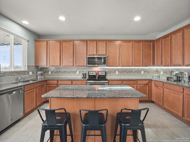 102 Texas Thistle, New Braunfels, TX 78130