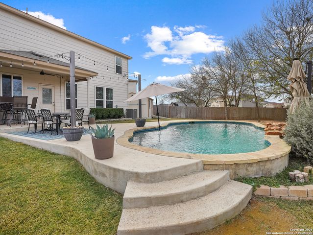 102 Texas Thistle, New Braunfels, TX 78130
