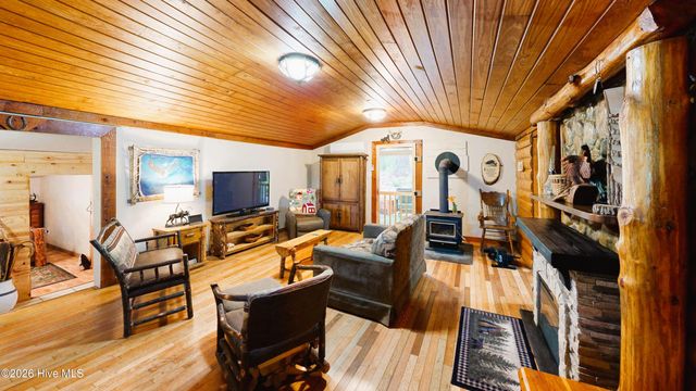 86 Alpaca Lane, Murphy, NC 28906