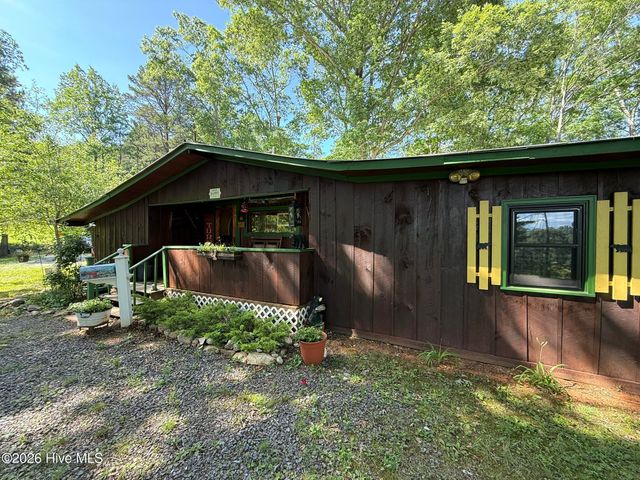 86 Alpaca Lane, Murphy, NC 28906