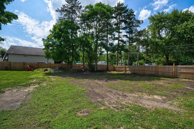 413 W Broad Street, Linden, MI 48451