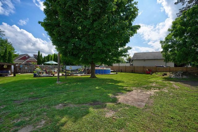 413 W Broad Street, Linden, MI 48451