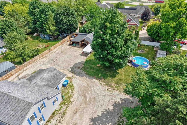 413 W Broad Street, Linden, MI 48451