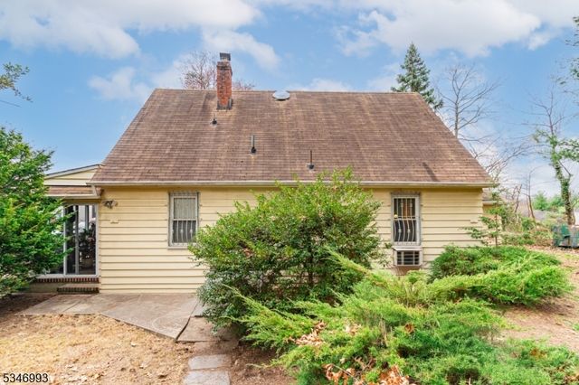 90 Ardmore Ave, Clifton City, NJ 07014