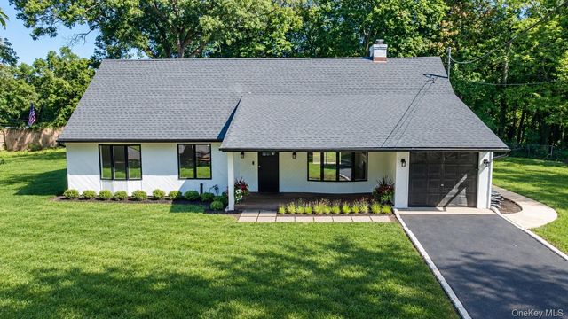 7 Berkshire Court, Huntington Station, NY 11746