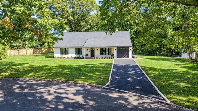 7 Berkshire Court, Huntington Station, NY 11746