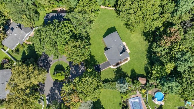 7 Berkshire Court, Huntington Station, NY 11746