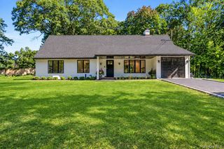 7 Berkshire Court, Huntington Station, NY 11746