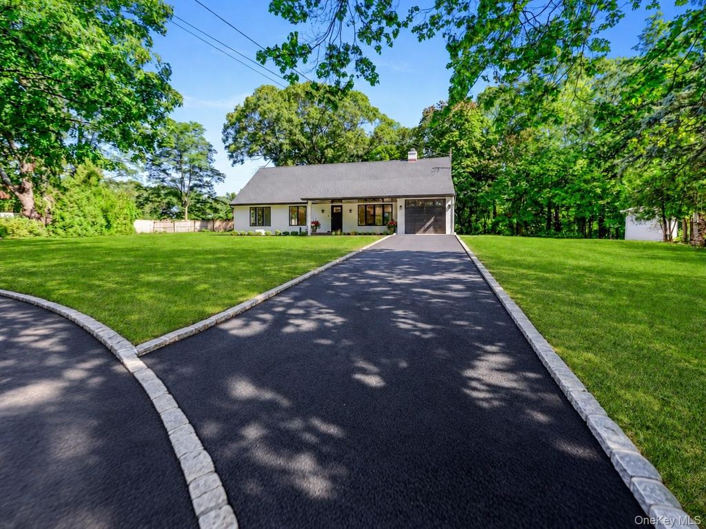 7 Berkshire Court, Huntington Station, NY 11746 — photo 3