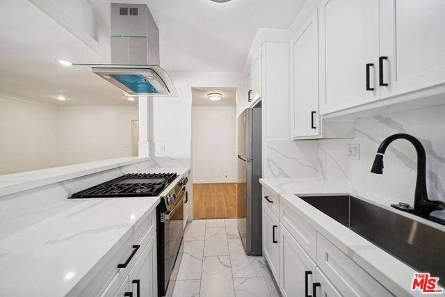 1206 N Hayworth 10, West Hollywood, CA 90046