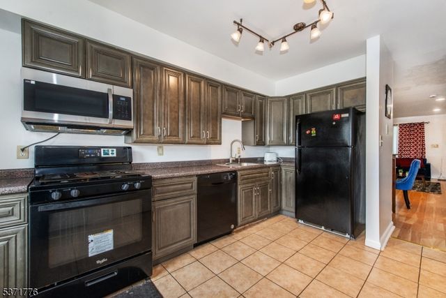 240 W Kinney St, Newark City, NJ 07103