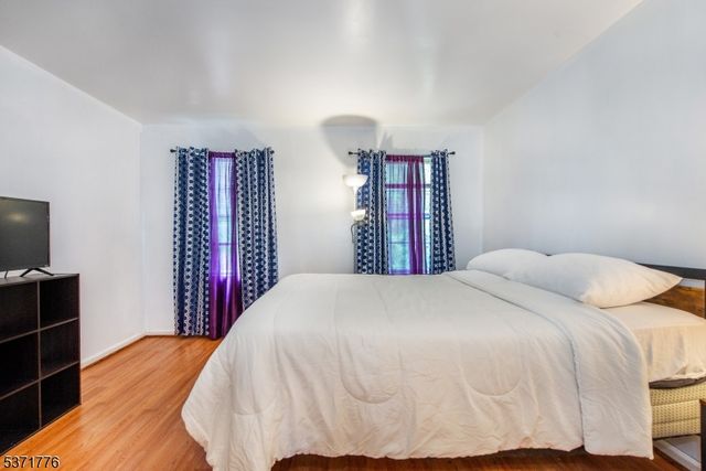 240 W Kinney St, Newark City, NJ 07103