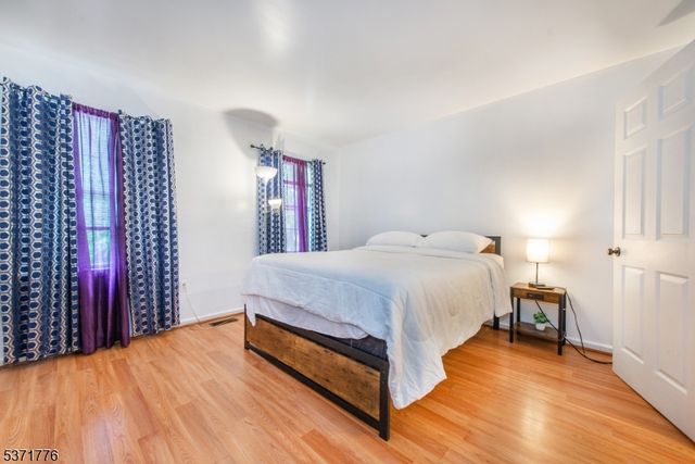 240 W Kinney St, Newark City, NJ 07103